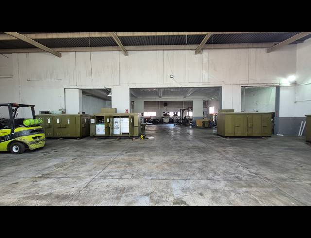 2,100M² FACTORY FOR SALE IN BOKSBURG EAST